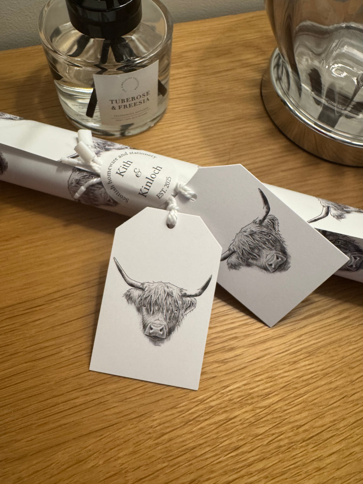 Luxury Wrapping Paper with 2 Gift Tags